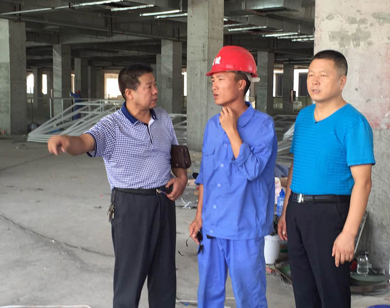 副總經理孫宏雷深入施工現(xiàn)場檢查階州廣場安全工作
