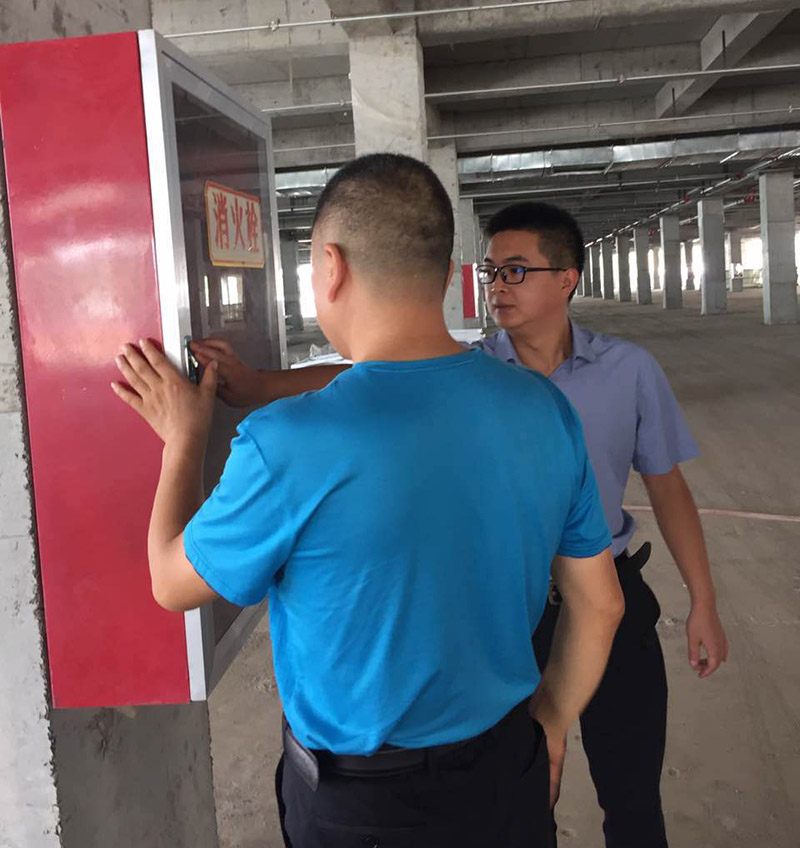 副總經理孫宏雷深入施工現(xiàn)場檢查階州廣場安全工作