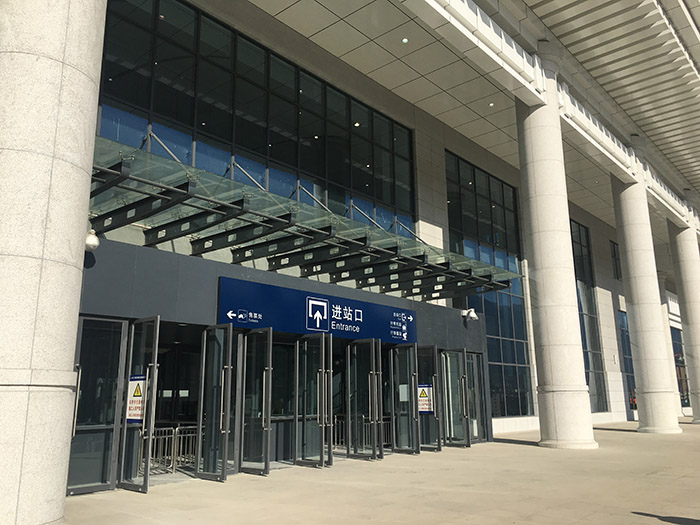 全國、省市政協(xié)委員體驗蘭渝鐵路、視察階州廣場
