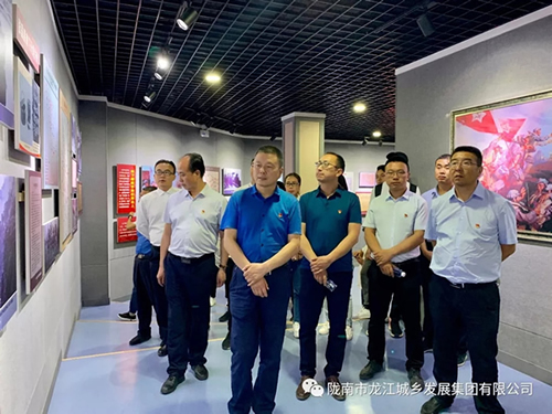 市龍江城鄉(xiāng)發(fā)展集團(tuán)黨委開展“不忘初心、牢記使命”紀(jì)念建黨98周年主題黨日活動