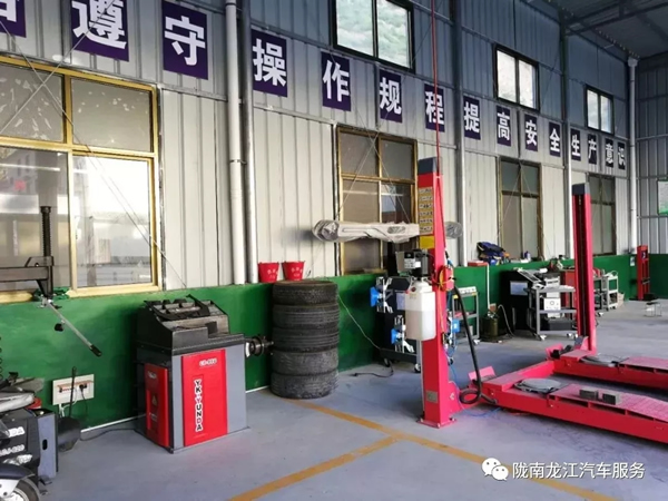 金錘鈑金，銀槍噴漆！龍江汽修值得信賴！