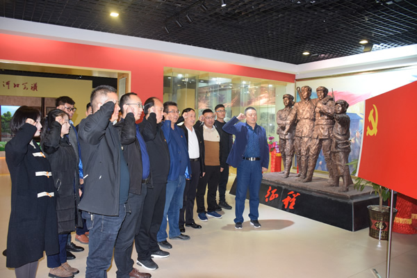 市龍江集團開展“不忘初心、牢記使命”主題黨日活動