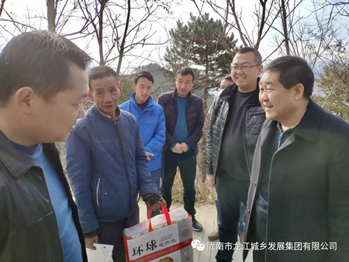 市龍江集團在文縣橋頭鎮(zhèn)安子坡村開展“解難題、辦實事、送溫暖”活動