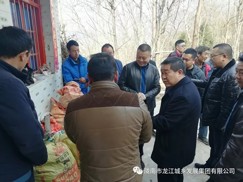 市龍江集團在文縣橋頭鎮(zhèn)安子坡村開展“解難題、辦實事、送溫暖”活動