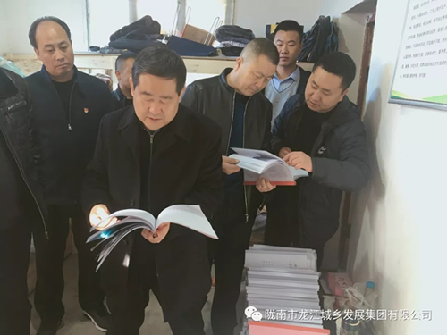 市龍江集團在文縣橋頭鎮(zhèn)安子坡村開展“解難題、辦實事、送溫暖”活動